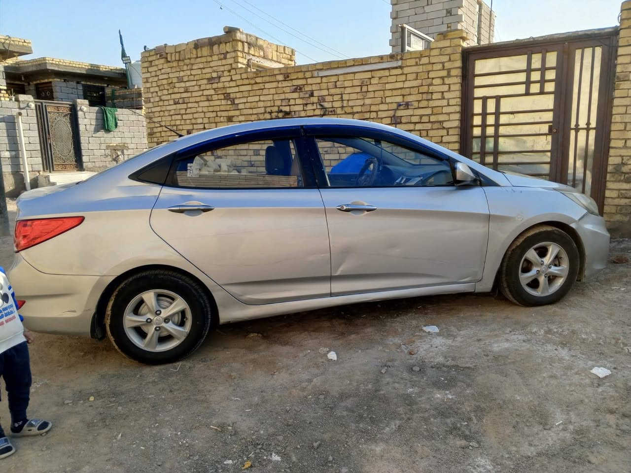 "للبيع سيارة اكسنت سلفرلي موديل ٢٠١٣
- مبدل بيها بابين السايق والورا
- ومدكرين بسبب الجراد القطع القديمه موجوده
- سعرها ٨٠ وقابل للتفاوض
- رقمها ذي قار
- راعيها ناصريه مركز
- للاستفسار اتصل على [***********]"
