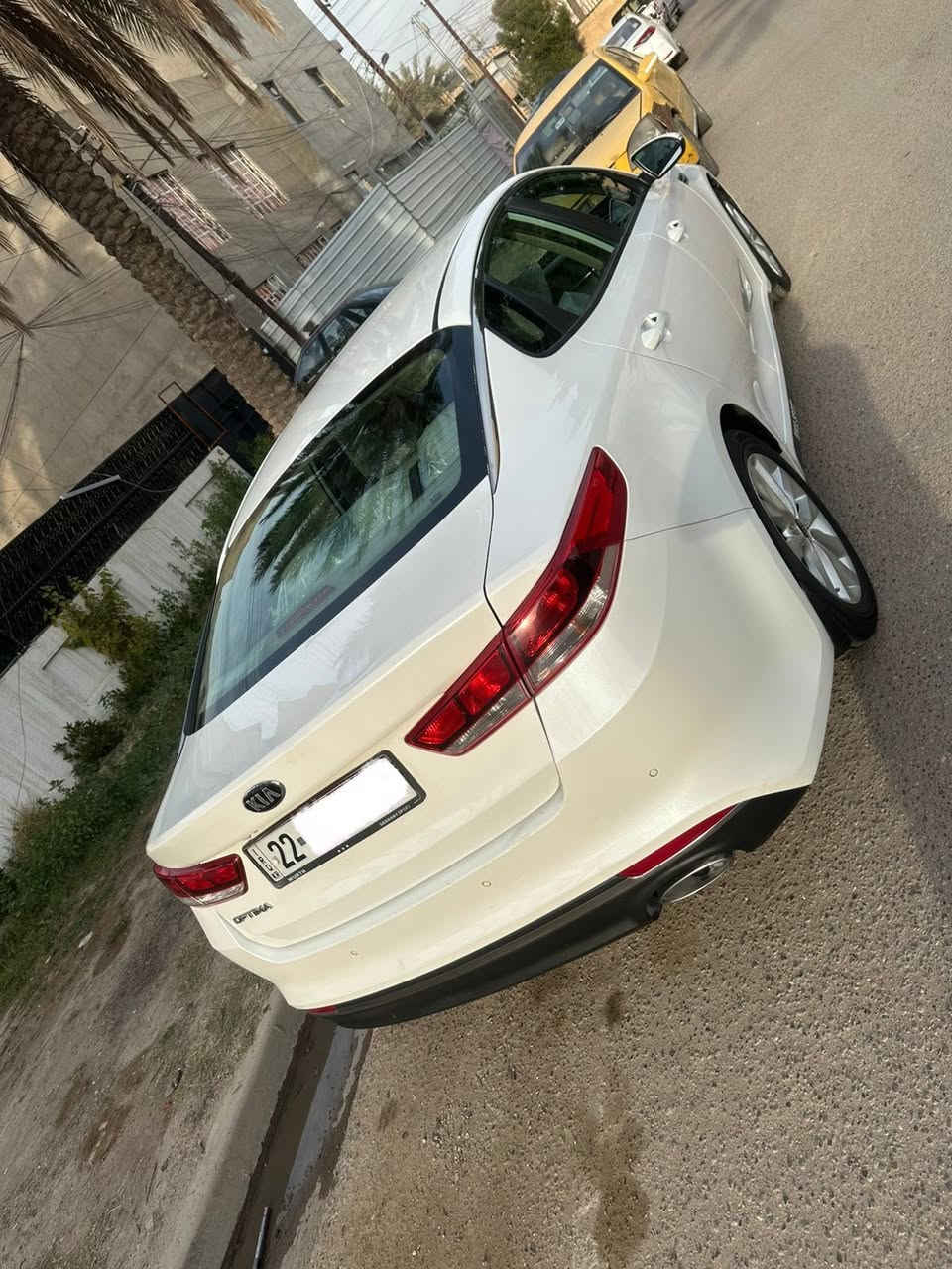 السلام عليكم
للبيع 🔴
كيا أوبتما خليجي | موديل 2018
🔹 محرك 2000 سي سي (دوش)
🔹 تحكم ستيرن + إشارات بالمرايا
🔹 مري شفط 
🔹 تخم تايرات جديدة
🔹 ممشى: 144,000 كم

🔹 يوجد بارد خفيف شبر تقريبًا في الجاملغ الأمامي (موضح بالصور)
🔹 ايرباك الستيرن طاك فقط
🔹 السيارة بدون صبغ نهائيًا، فقط البارد الظاهر بالصور

💰 السعر: 16,500$ 

📍 المكان: بغداد – حي القادسية
📞 الاتصال: ***********
