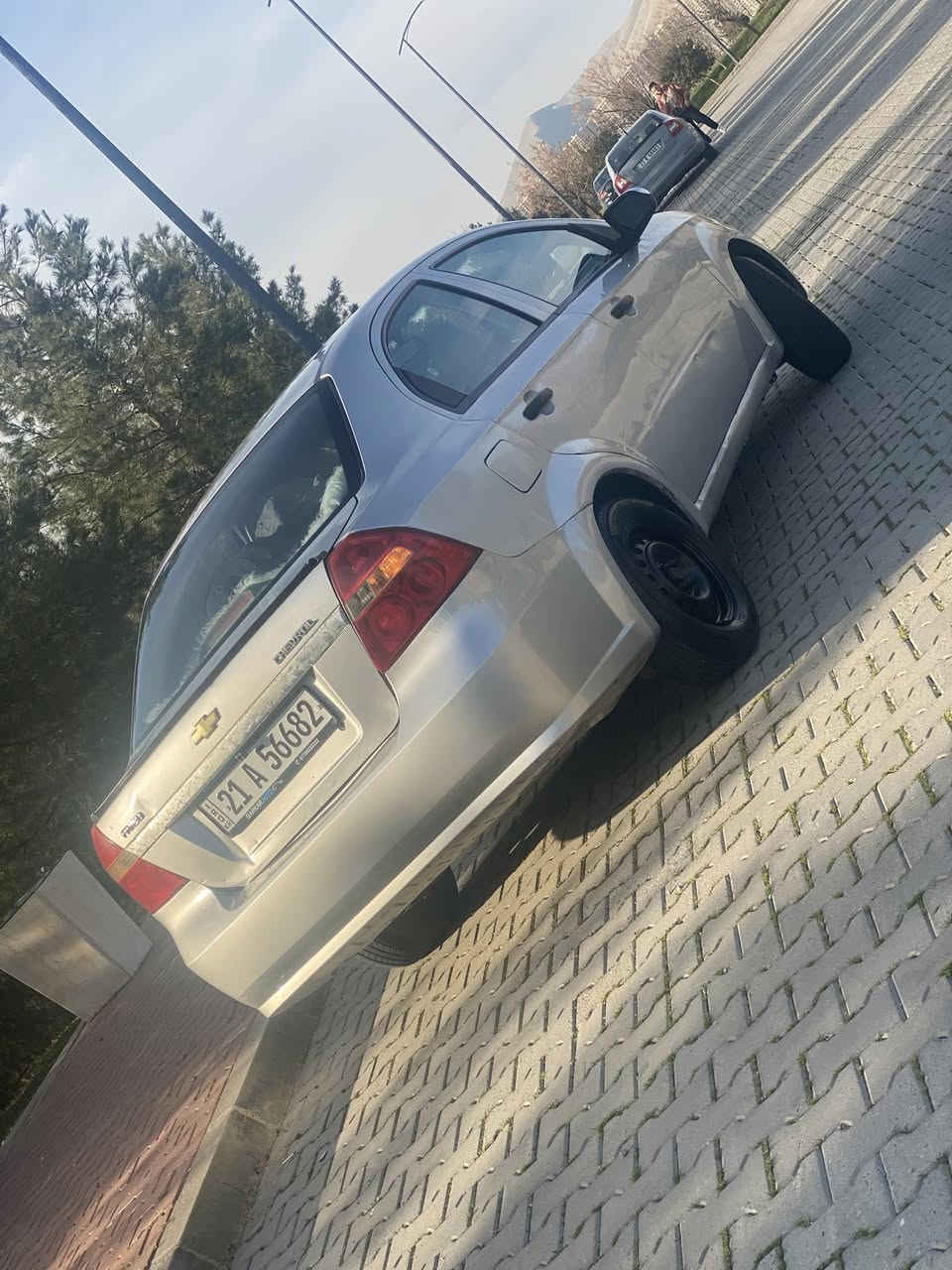 ئه ڤيو گيرعادي مه كينه گه وره موديلي٢٠٠٩ گيرو مه كينه به شه رتي فيته ر ٣پارچه ي بو ياخه له سه ر كال بونه وه پيشو دواي كه پسه ده عمي نيه ره قه م و سه نه وي تازه ته بريت سارد و گه رم له سه ر سويچ سه ياره كه مالي دوسته هه موو گياني به شه رت 
***********
