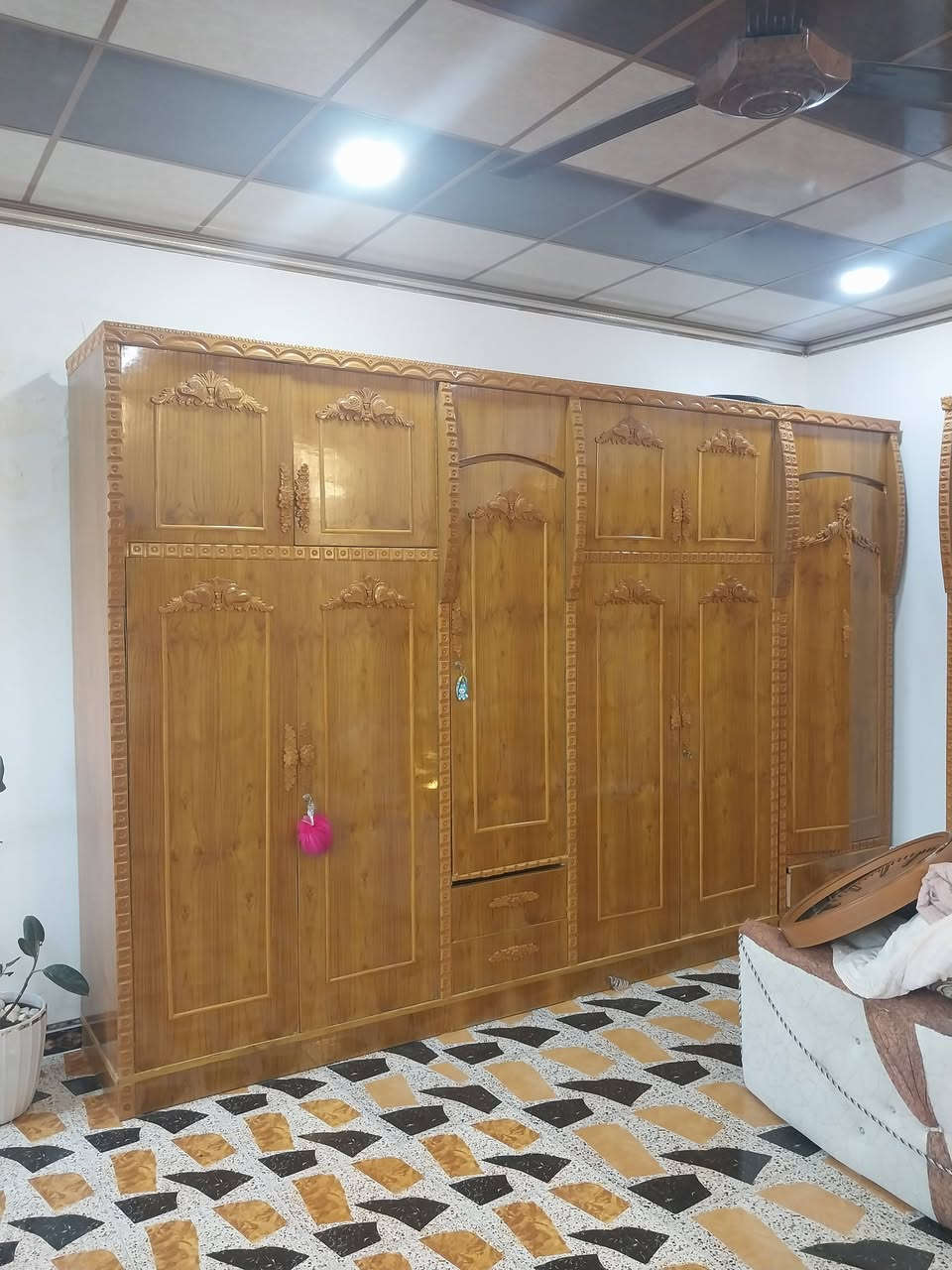 غرفه نوم مستعملة شي قليل ماخذه 900 ب 750 شراي تعال خاص واتساب ***********
