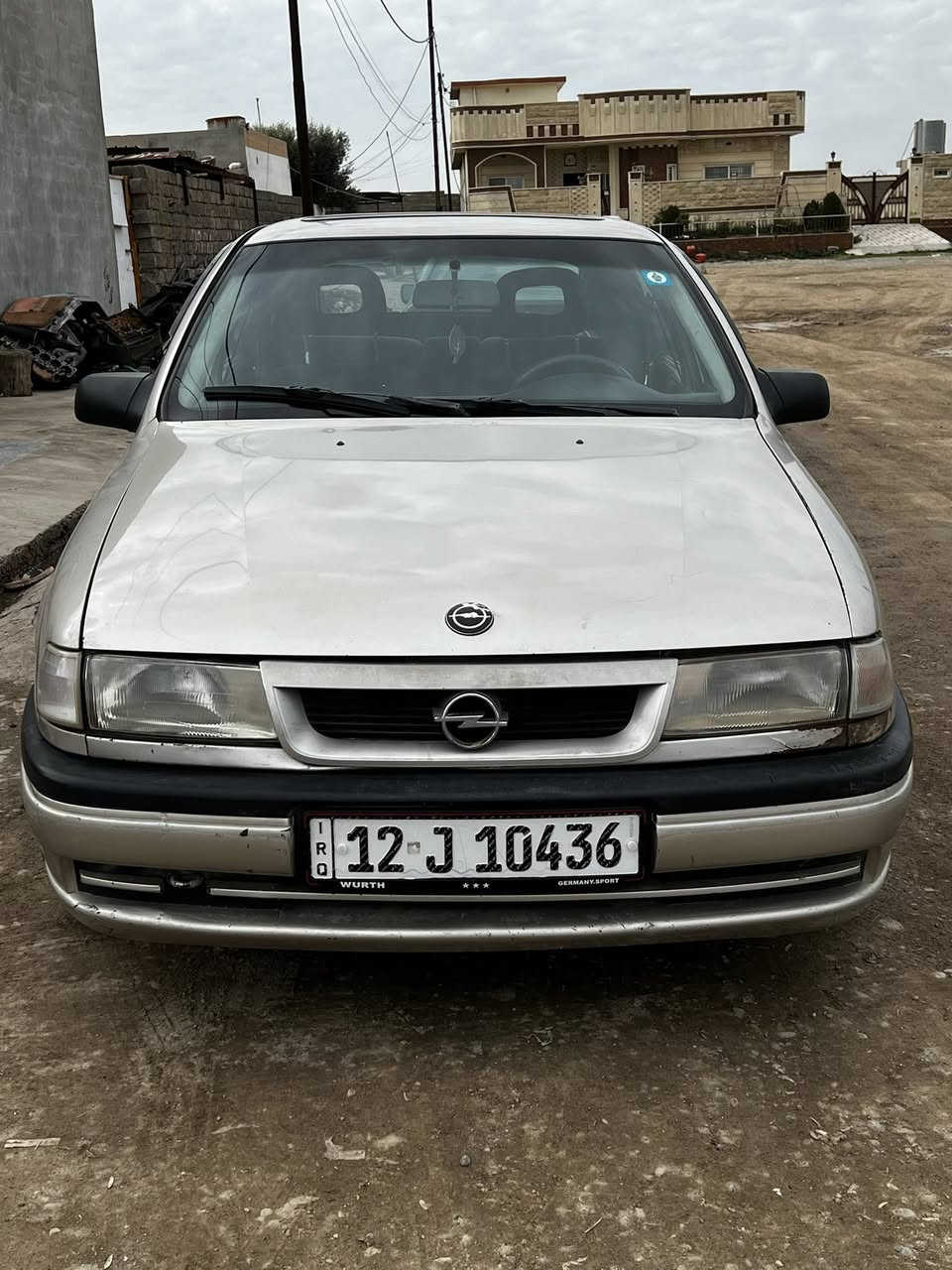 سلام عليكم أوبل فكتره موديل 1993حجم 20 كير ومحرك شرط تخم تاير جديد بدون ضرر وبدون حادث هزه وسنويه جديده السعر 40ورقه 
مكان موصل ***********
