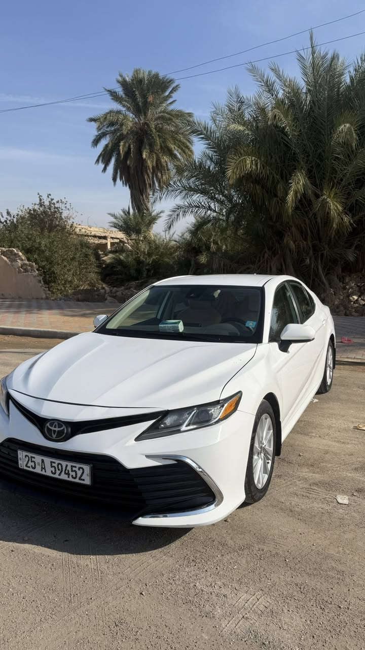 السلام عليكم 
تيوتا كامري 
لون ابيض 
سنويه جديده
موديل 2023
مواصفاتLE معروفه
تحكمات ستيرن 
كشن كهرباىي
ويل كروم 
شاشه + كامرا 
 شرط التحويل 
ضرر قطعتين (بنيد+جاملغ السايق )
مكان السياره صلاح الدين بيجي  
السعر  210  وبيها مجال للطيبين 
للأستفسار 
***********
                                                                     ***********
