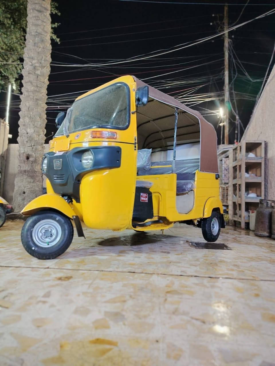 السلام عليكم تكتك موديل ١٩ رقم وسنويه تحويل ثاني تكتك بيه لغد واحد صبغ ودوس الباقي لا ضربه ولا صبغ مكينه جديده بعدهي بدهن السحك ناعمه بريك كله جديد كبل للشارع مكاني الشعب   السعر ٦٥٠٠ وبيه مجال رقمي ***********
