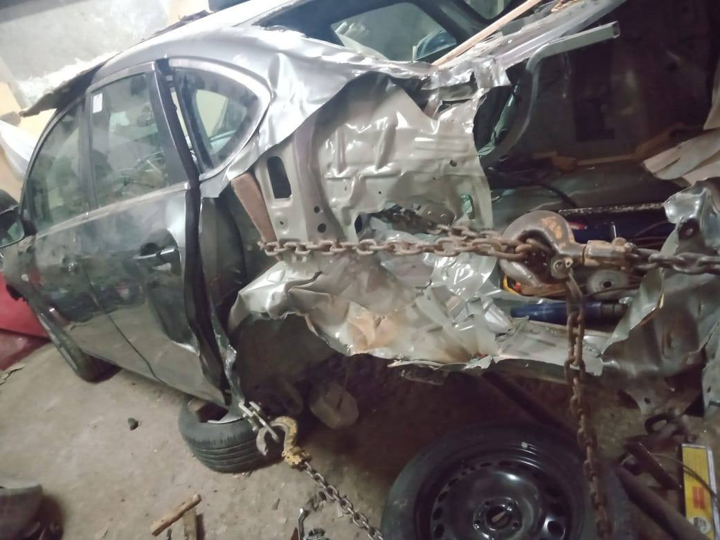 اوبل استرا موديل 21 حادثه من الامام ومن الخلف غيرت شنطه واكصدام وفخده شمال خلفي كامله وغيرت كبوت وقشرتك الحمد لله مشيت قبل رمضان بيومين وصاحبها شخصيه محترمه لواء في القوات الجويه وهو قمه الادب والاحترام والراجل جدع وابن بلد وما فاصلنيش وما تعبنيش في حاجه الله يبارك له ويرزقه خيرها ويصرف عنه شرها


**إذا كنت صاحب هذا الإعلان وتريد حذفه لأي سبب، رجاءا أرسل رسالة إلى الدعم الفني**