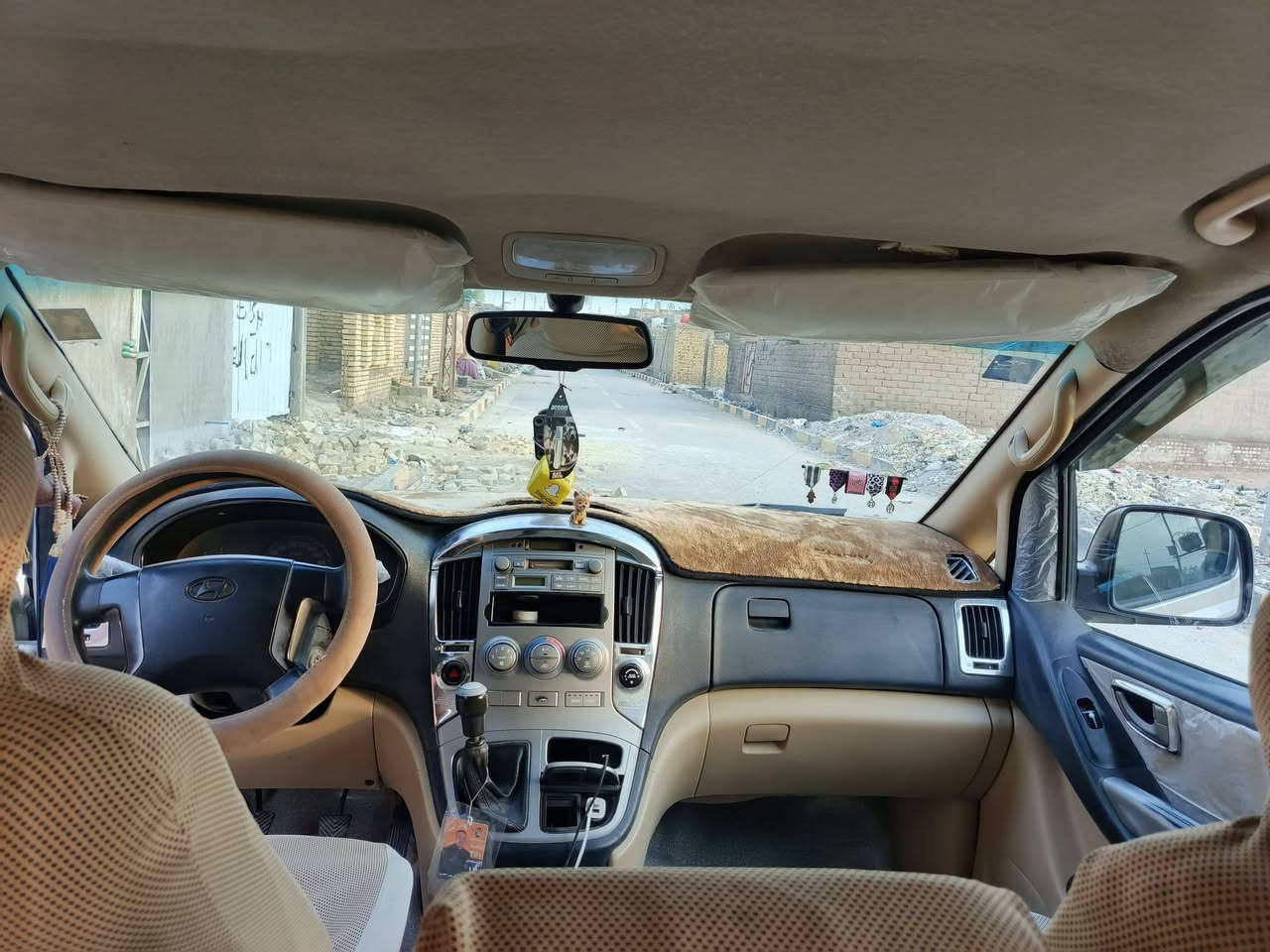 ستاركس مفتوحه ٩ رقم نكليزي فقط جاملغ امامي بدون دواخل والباقي كفاله من الظربه والصبغ تبريد طخم تاير جاهزه السياره مصفره من الهيئة والضريبة
***********
