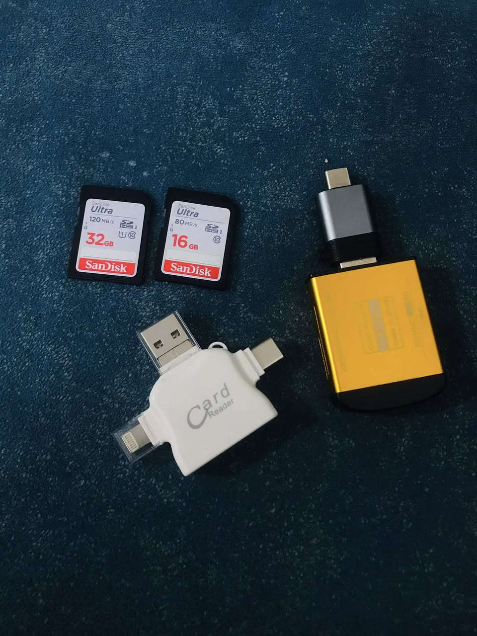 كاميرا كانون 1200D للبيع
نضيفة جداً جداً ومستعملة قليل💯😍.
مع كامل الملحقات👌🏾.
1- زوم رياضي 75-300 mm
2- بطارية اصلية مع شاحنة
3- جنطة
4- رام عدد 2 ( 16،32 ) غيغابايت 
5- جهاز نقل الصور عدد 2 ( متعدد الاستخدام للايفون و الاندرويد )
6- حزام 
7- قبق لحماية العدسة من الاضرار 

السعر مناسب جداً للاستفسار موجود واتساب :
***********
او مراسلة الصفحة
