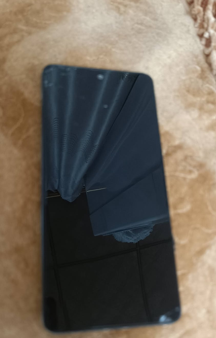 السلام عليكم كلكسي A51sبي هاذ فطر بشاشه بس رايده ب70وبي مجال مكان بغداد سبع قصور لاستفسار اتصل ***********
