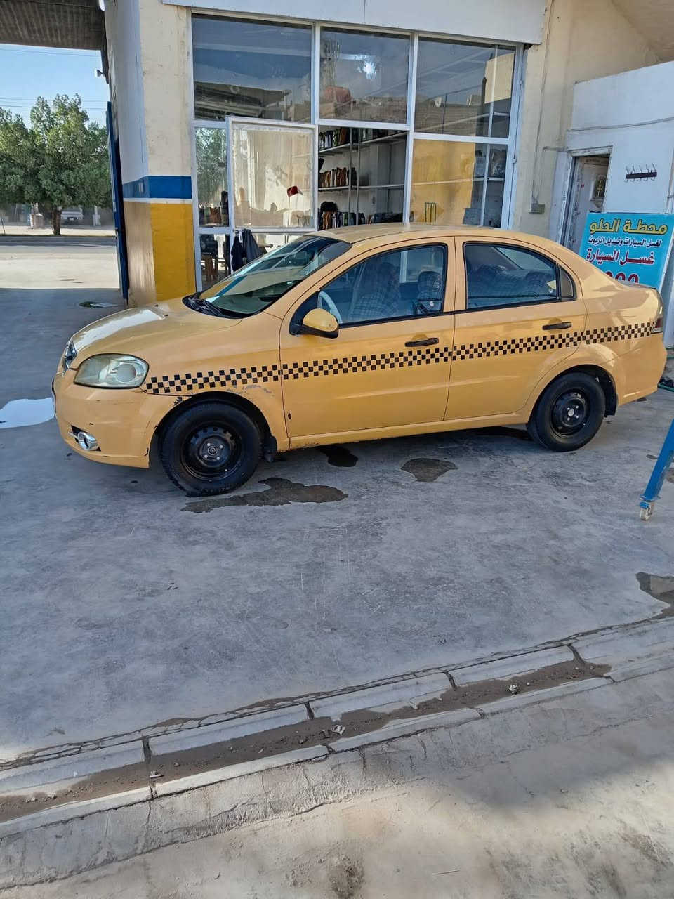 السلام عليكم افيو صفره لبيع نضيفه سياره خير من الله او امروس  بيه باب وجملغ موديل 9  رقمي ***********
