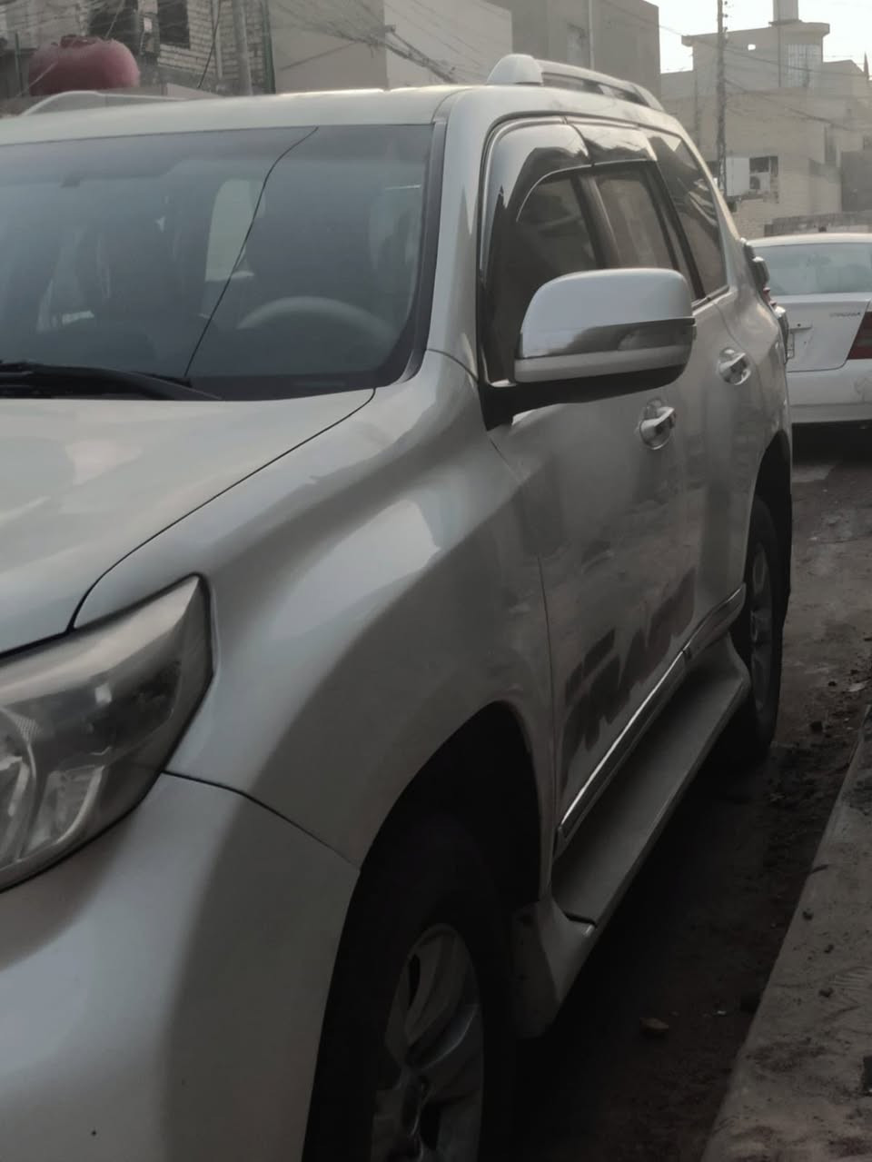 للبيع تويوتا برادو شركة ساز موديل ٢٠١٢ محدثة ١٧
السياره رقمها بغداد كفالة عامه من السمكرةوالتعمير صبغ حزام للجمالية اثر شخوط
 فول مواصفات 
فتحة سلايت

كشنات كهرباء + كشنات تبريد
فور ويل درايف 4x4
تحكمات ستيرين
حساسات
كاميرا
مرايات جانبيه شفط

7 راكب + تبريد مركزي
مكينه 6 سلندر حجم ٤٠٠٠
باقي مواصفات البرادو معروفه
السعر  ٢٢٥ 
الاتصال ***********

