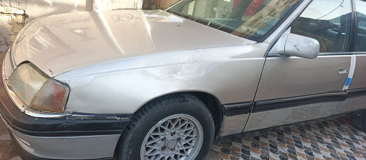 أوبل اوميكا 93رقم واسط مشروع وطني 
سيارة جهازه كير عادي مكينة 20 المرغوب 
مكينة وكير خير لا قص ولابخار 
كهرباء كلها شغاله 
غرفه نضيفه 
تقفيل 4 ابواب وجنطة 
كشر نضيف مثل ما واضح بالصور 
سنوية لل٢٦  شهر 11شرط تحويل ثاني يوم 
ب 26$  مستعجل على فلوس 
مكان واسط ـزبيدية
***********
غير متواجد على الفيس
