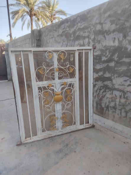 سلام عليكم يوجد شباك البيع كامل هوه جامه بعد جديد نضيف كلش البيع سعر 120ابي تاخذه كبل شده هوه جام مالته  مجال مكاني بغداد ابوغريب. ***********
