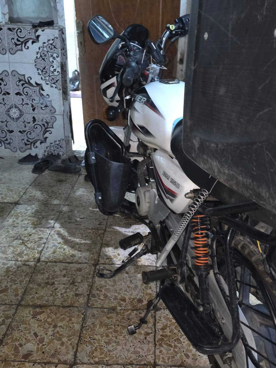 بيع مستعجل
السلام عليكم بوكسر موديل2023.    
نازلة بل 2025
الدراجة مكفولة        من كلشي
مستعجل علة بيعتها لن عندي عملية يجفيكم الشر
هاذ رقم راعيها ***********  مرقم كامل لوحات وسنوية
بلخير عل ياخذها 
مكلف بل نشر
