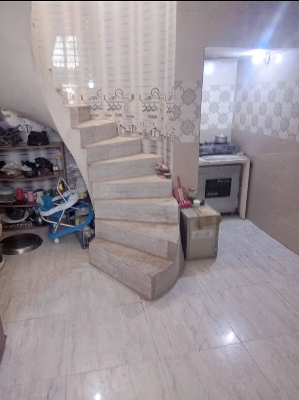 للبيع .. مشتمل مساحة 60 متر مربع طابقين 3 غرف نوم مثنى الشهداء سعرة 37 حلو نضيف .. ***********
