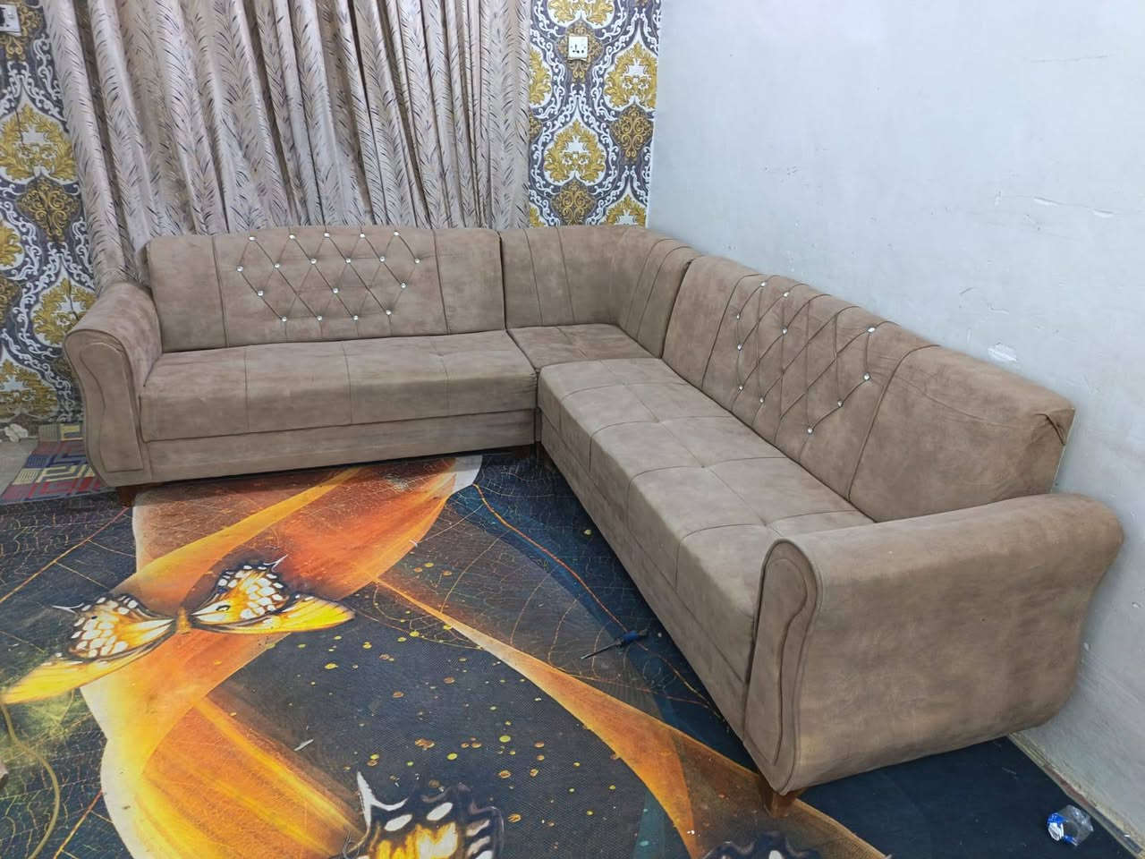 ديوان تكمه نضيف بدون اي ضرر للبيع ب140 قفله
***********
