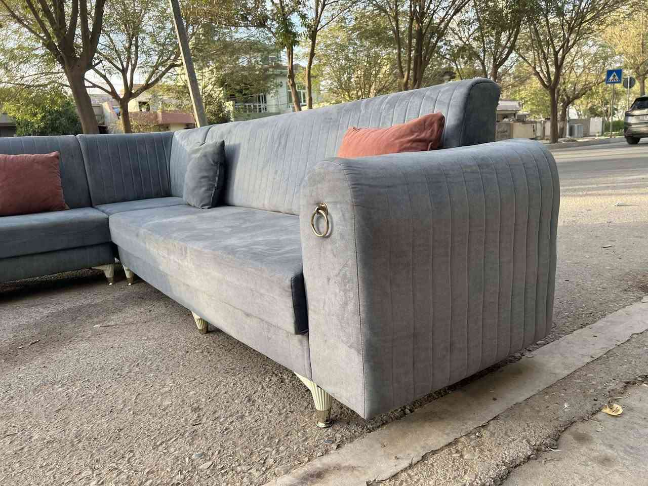 فرۆشتی خیرا
ئە م تاقمە ئیڵە بۆ فرۆشتن
10نە فەرییە دە سکرده 
فوڵ خوسوسیە واتە بازاری نیە
نرخی تە نها 165هە زار
ژ.م***********
شوین.کە لار شە هیدان سە رجادە ی ئاوارەکان
