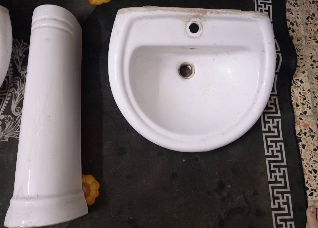 زوج بردات لون زيتوني عدد ٣ قطع سعرهم ٤٠
والمغاسل عدد ٢ الوحده ب١٠ مابيهم اي ضرر عنواني الشعب


**إذا كنت صاحب هذا الإعلان وتريد حذفه لأي سبب، رجاءا أرسل رسالة إلى الدعم الفني**