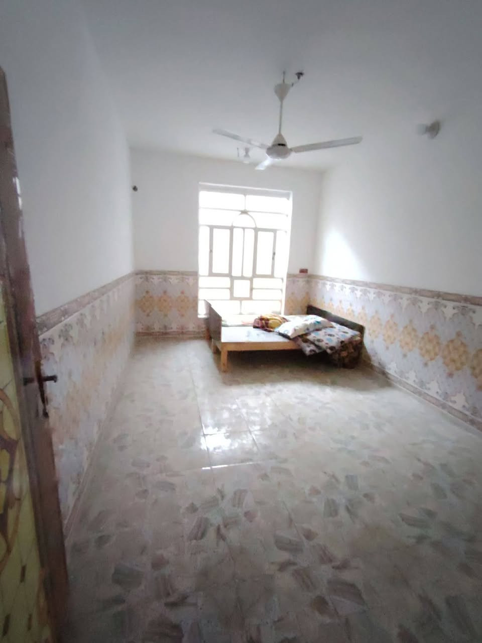 مشتمل طابق واحد نضيف مساحه 120م للبيع طابو صرف عنوان حي العسكري شارع 80 خلف مخبز مهند السعر 110و قابل للتفاوض للاستفسار الاتصال ***********
***********
