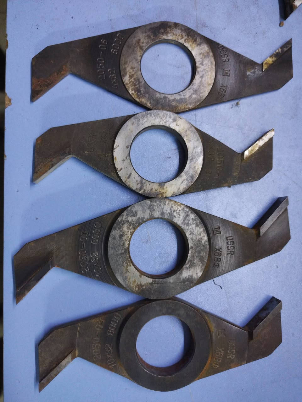 عدد يدوية أصلية انگليزي ياباني روسي ألماني.
 موجود توصيل جميع المحافظات الأسعار داخل التعليقات اسألني واجاوبك.


**إذا كنت صاحب هذا الإعلان وتريد حذفه لأي سبب، رجاءا أرسل رسالة إلى الدعم الفني**