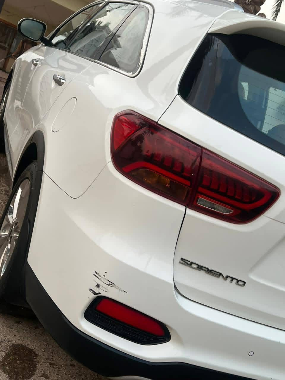 السلام عليكم (مكلف بالنشر) للبيع فقط بدون مراوس سورنتو 2019 خليجي مكفولة كفالة عامه فول مواصفات عدا فتحة السقف (بصمة تشغيل و ابواب  -صندوق كهربائي-اشاير مري +مري شفط -ويل كروم كامره وشاشه كبيره ابلاديه -فول حساسات  - فول تحكمات تحكم استيرن جهتين ) وكثير من المواصفات علماً مكان السياره ديالى بعقوبه تقاطع القدس أؤ الهاشميات  السعر 240 وبيها مجال للشراي  رقم الهاتف ***********
