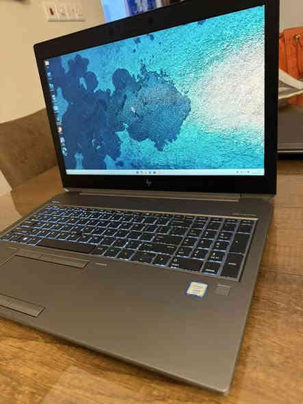 📣🔥 إعلان بيع – HP ZBook G6 🔥📣
لابتوب احترافي مخصص للأعمال الثقيلة وبأداء قوي جداً، مناسب للمهندسين والمصممين وصناع المحتوى.
🔹 المواصفات:
 • المعالج (CPU): Intel Xeon E-2286M
 • الرام (RAM): 32GB
 • التخزين (SSD): 1TB M.2 NVMe
 • كرت الشاشة (GPU): NVIDIA Quadro T2000 Max-Q – 4GB
 • الشاشة: 15.6” FHD
 • الاتصال: WiFi + Bluetooth
 • المنافذ: USB-C – USB-A – HDMI – منافذ أخرى حسب التهيئة
🎯 مناسب لـ:
الهندسة – التصميم – المونتاج – الثري دي – الشغل الثقيل – برامج CAD – Adobe – DaVinci – وكل الأعمال الاحترافية.
💼 جهاز عملي وقوي:
محطة عمل متنقلة توفر أداء ثابت وقوي بفضل معالج Xeon وكرت Quadro، مثالية للمهام الصعبة والمشاريع الكبيرة  
ملاحظه هذه الحاسبه ليست پاله ارسال شخصي من اوربا 
السعر 500 الف 
للاستفسار  ***********
