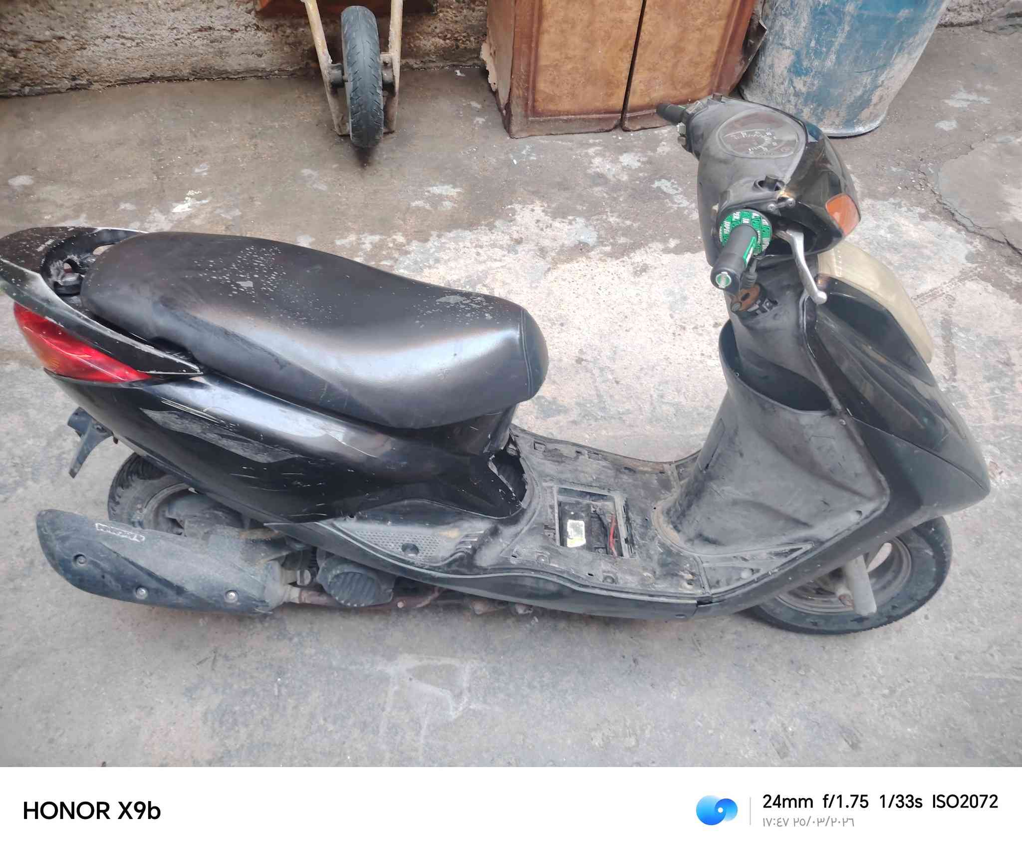 دراجه بريز نقصهة عقل لين بلمشي تكطع والكابريتر تجار بس الله شاهد سعرة ٣٥ الف جبته مجفته مره وحده بس تجفيت درجه اولى دراجه بس بدل عقلهة واطلع تخبل بلمشي سعر ٣٥٠ بيهة مجال بسيط ***********  متواجد واتساب اليحب يراسلني
