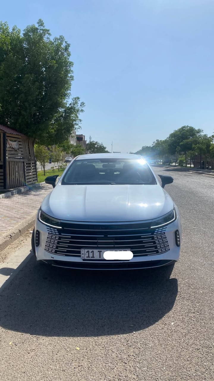 BYD دستروير 2025 
ماشيه الف فقط 
رقم بغداد تحويل ثاني يوم
مواصفات 
بصمة ابواب
بصمة تشغيل
شاشة قلابه
تبريد شاشه
تبريد قطعتين
حساسات امامية خلفية
وباقي مواصفات معروفه
بيهه صبغ جاملغ امامي فقط وسعره كلش مناسب 
بغداد حي جهاد 
مكلف بلنشر اتصل على رقم
*********** بغداد, العراق
