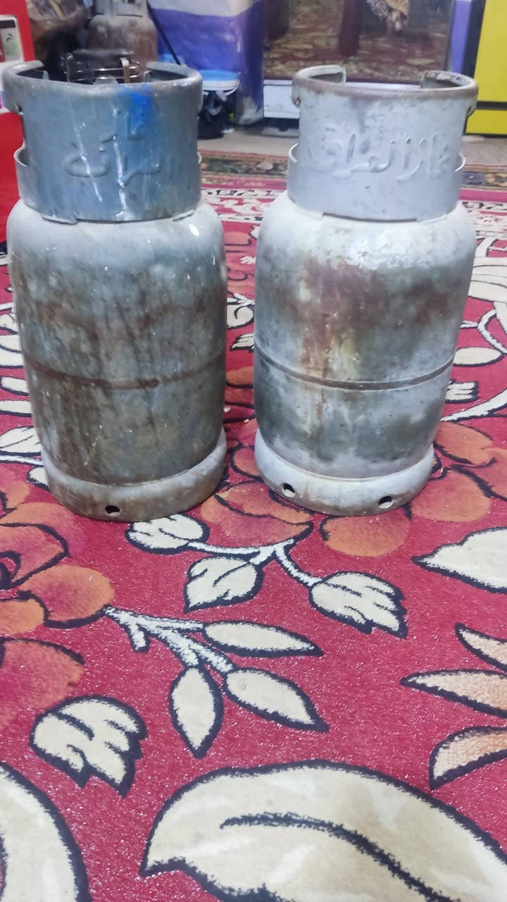 السلام عليكم غراض بيت للبيع كله بلادي وشغال السبلت الكنتوري 3طن تدفءه وتبريد اخو  الجديد والجداري 2 وربع طن تدفءه وتبريد والغساله حجم كبير جدا نضيفه وباقي الغراض كله شغال ونضيف موبايل *********** او المراسلة على الخاص تجي تفحص وشغل وتفتح بيدك
