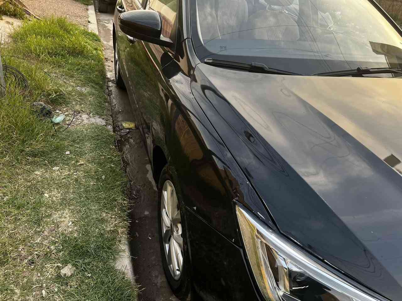 السلام عليكم 
للبيع سياره ام جي فايف MG
لون اسود موديل ٢٠٢٤ 
السياره ماشيه 18 الف كيلو فقط اخت الزيرو السياره كامله ومكفوله من كير ومحرك وتبريد ثلج وكلشي بيها اصلي وبلادي داخل اسود وبيجي 
موصفات نص فول شاشة كار بلي- تحكم ستيرن جهتين -usb -بلوتوث -بصمة -جام كهربائي -مرايات كهربائية اشاير بالمري -كاميرة خلفية -حساسات خلفية 
حجم المحرك  1500
كير 6 نمر
بيها بنيد امبدل بلادي ومصبوغ وصورة الحادث موجوده بالمنشور 
وبيها ملاحظات بسيطه جداً بارد بالجاملغ الخلفي الي عكس السايق  وب الدعاميه الخلفيه صبغ على كد اربع اصابع بيها والجاملغات الاماميه اليمنه واليسره هم بارد كله بارد 
وملاحظات بسيطه بالكشر فقط لا غير السياره على الفحص من كلشي كامله
السعر المطلوب 85 ورقه وبيها مجال بسيط
مكان السياره بغداد حي حطين 
للتواصل الاتصال على الرقم

0770 979 2555
