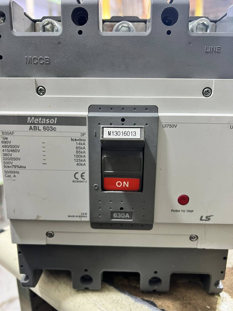 يتوفر لدينا قواطع دوره 
جميع الأمبيرات 
شنايدر 
ABB 
Ls 
بغداد عكد نصاره متوفر توصيل آلجميع المحفظات 
***********
