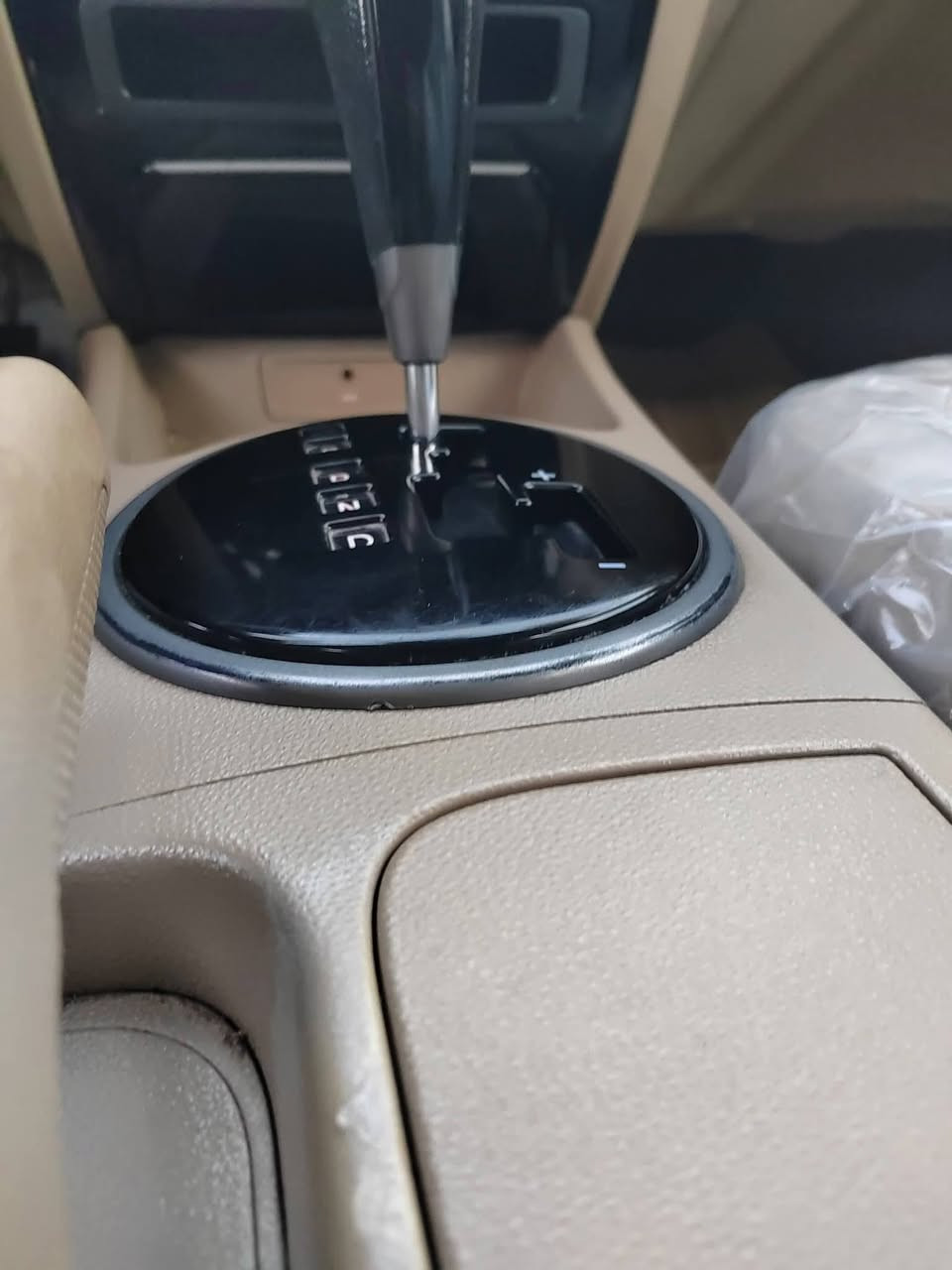 السلام عليكم كيا اوبتيمه خليجي موديل 2009 حره تحويل ثاني يوم مشروع وطني سنويه ل 28 رقم بصره مكفولة ضربه وصبغ وتبديل بيه صبغ الاهلال الخلفي فقط والباقي كفاله كير ومكينه وحداديه وتبريد تدفئه اربع تايرات جديدات موصفات تحكم استيرن جيهتين حساس خلفي بلاجكتور يدات نيكل برده خلفيه فتحه سقف اشاره بلمرايه مرايات شفط مكينه 2000 دووش 5 ويل كب دواخل جدد ترايه كلش حلو السعر 120 مكان السيارة الناصرية الاتصال ***********
