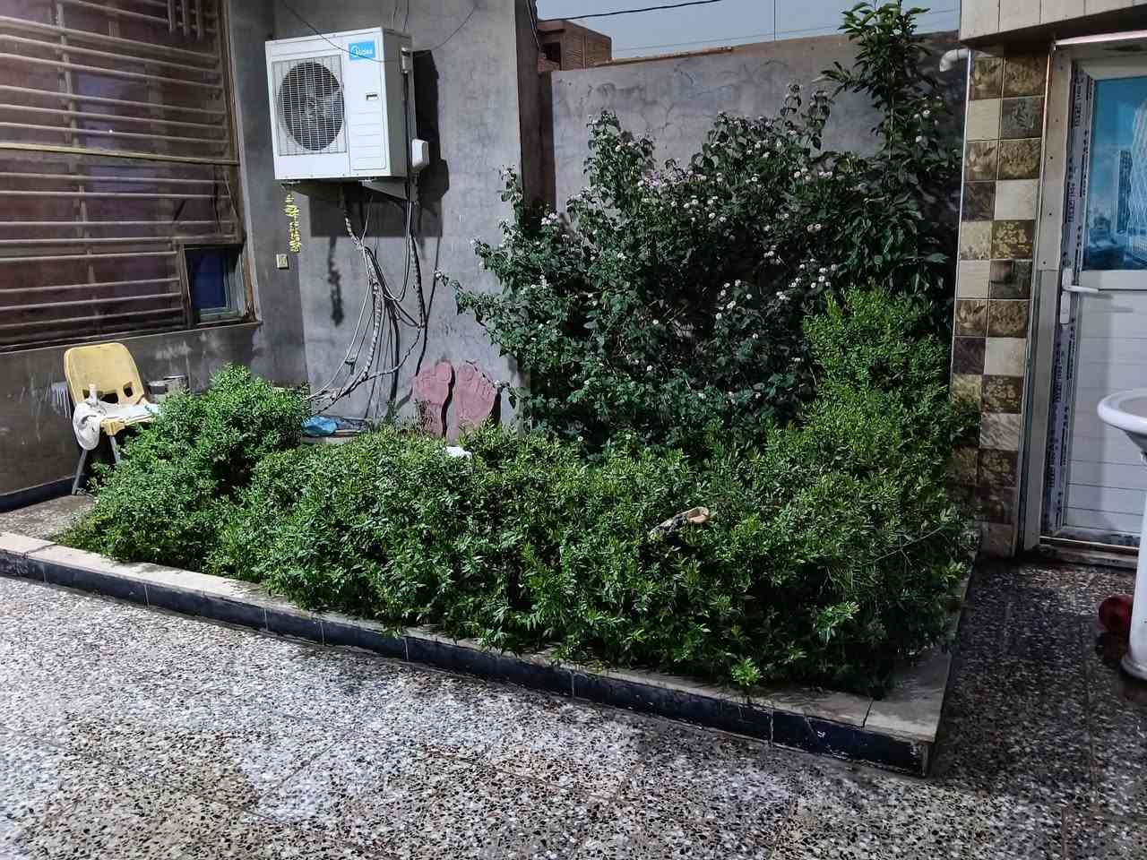 السلام عليكم دار للبيع 130 متر طابقين كافت خدمات سند 25 بغداد الكمالية بستان علي كمال ***********
