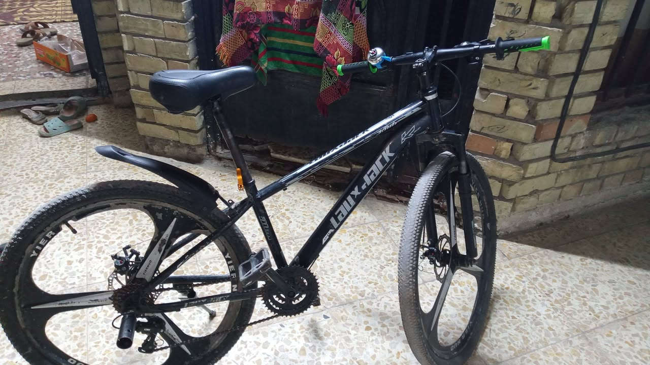 🚲🔥 بايسكل رياضي للبيع – فرصة
بايسكل نوع LOUXIAXICK ماونتن بايك
حالة جيدة وشكله مرتب
المواصفات:
✔️ جنطات مغنيسيوم 3 سبوك
✔️ فرامل دسك قدام وورا
✔️ عدة سرعات (مناسب للشارع واللف)
✔️ مساعدات قدام
✔️ تايرات عريضة وثابتة
✔️ بيه جرس ورفرف ورا
📍 المكان: بغداد
💰 السعر: 200 ألف دينار
⚡ بيه مجال للجادين
اللي يريد يشتري يراسلني خاص.


**إذا كنت صاحب هذا الإعلان وتريد حذفه لأي سبب، رجاءا أرسل رسالة إلى الدعم الفني**