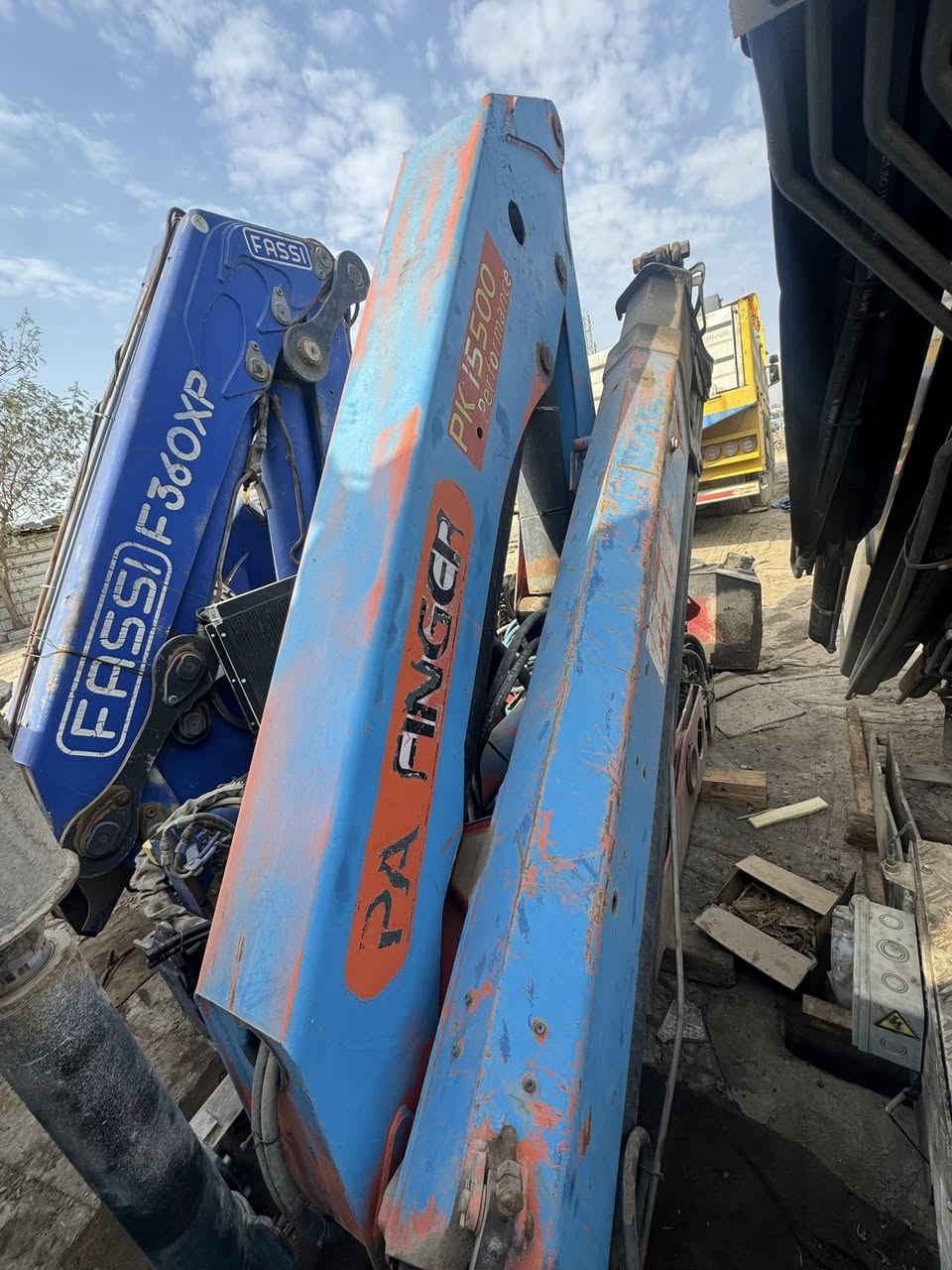 للبيع كرين با فينكر  6طن4سلايت
ريمونت كنتر ول 
سعر ٨٥

***********
