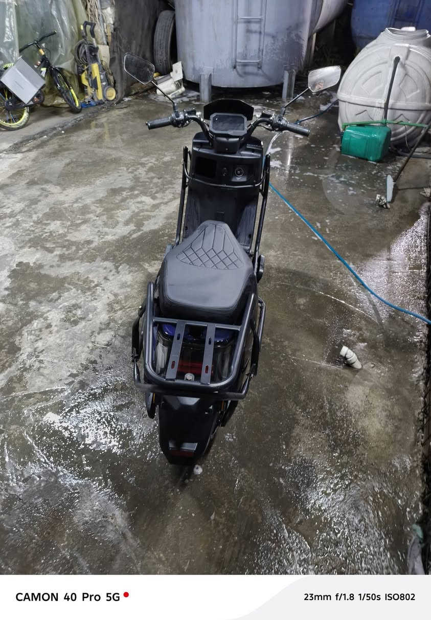 سلام عليكم دراجة 680 جديدة صار لها  شهر من فتحتها  من الكارتون ماشية الفين الدراجة جديدة اي شي مابيها تمشيك بل شحنة يوم كامل ٦ بطاريات  او ملف 2000 لايت عالي ناصي زين نون درع اشاير  الدراجة فول  .. رقم التواصل *********** سعر 850 بي مجال بسيط مكاني بغداد
