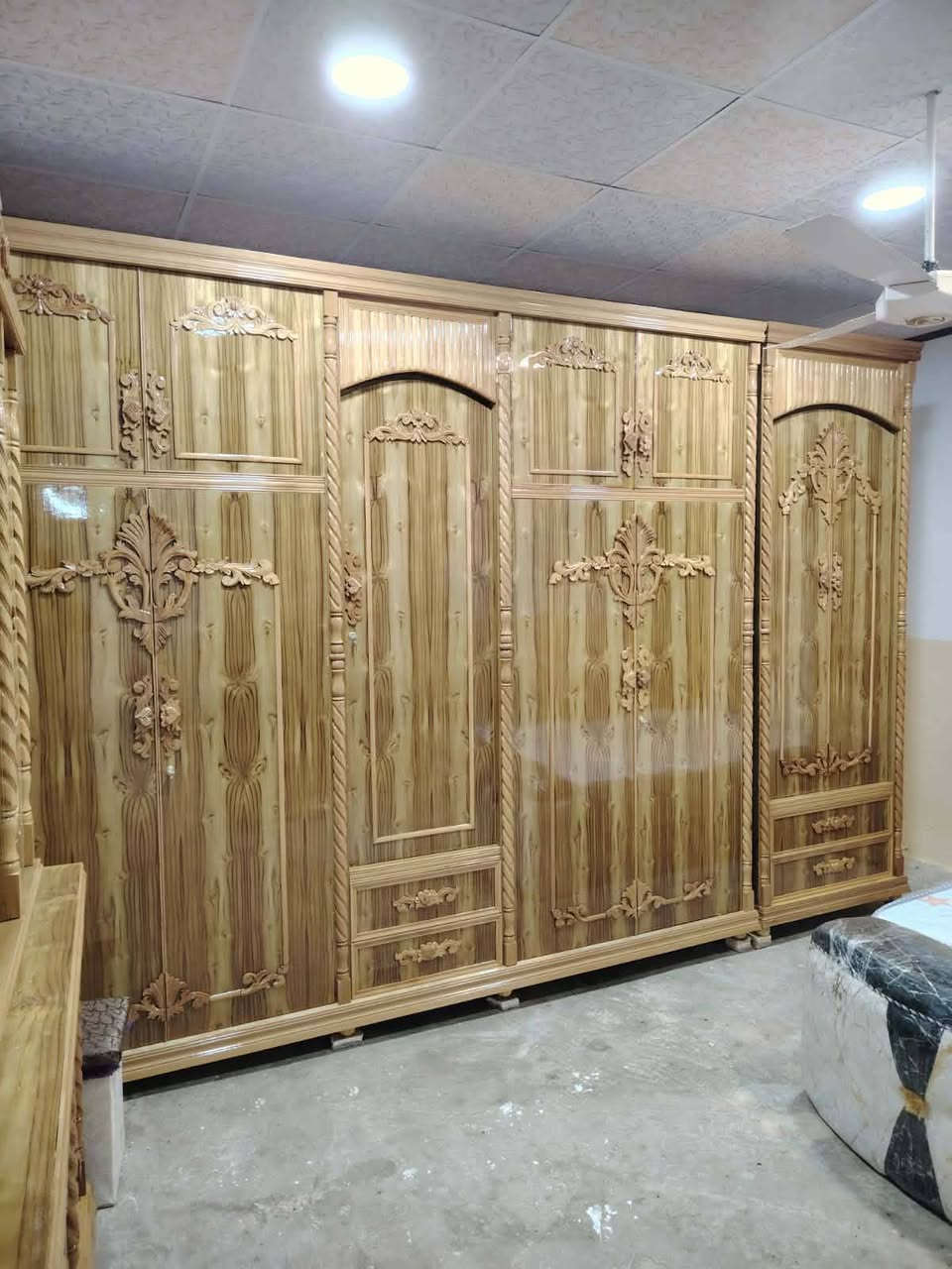 #قسط_غرفتك_براحتك
✔️ ويانا مدة التقسيط سنة و نص بدون مقدمة 
✔️ لحاملي ماستر كارد الرافدين من الموظفين و المنتسبين و المتقاعدين
✔️ يوجد فصال حسب الطلب
✔️ يمكنكم استبدال غرفكم القديمة بغرفة جديدة وتقسيط بلفرق
✔️ غرف نوم باحدث الموديلات من خشب الصاج
☐ 📌العنوان : الموصل / الجانب الأيمن شارع بغداد مقابل مطعم العزايم مدخل حي الاابارمعرض اثاث الانوار (يوجد واتساب)


**إذا كنت صاحب هذا الإعلان وتريد حذفه لأي سبب، رجاءا أرسل رسالة إلى الدعم الفني**