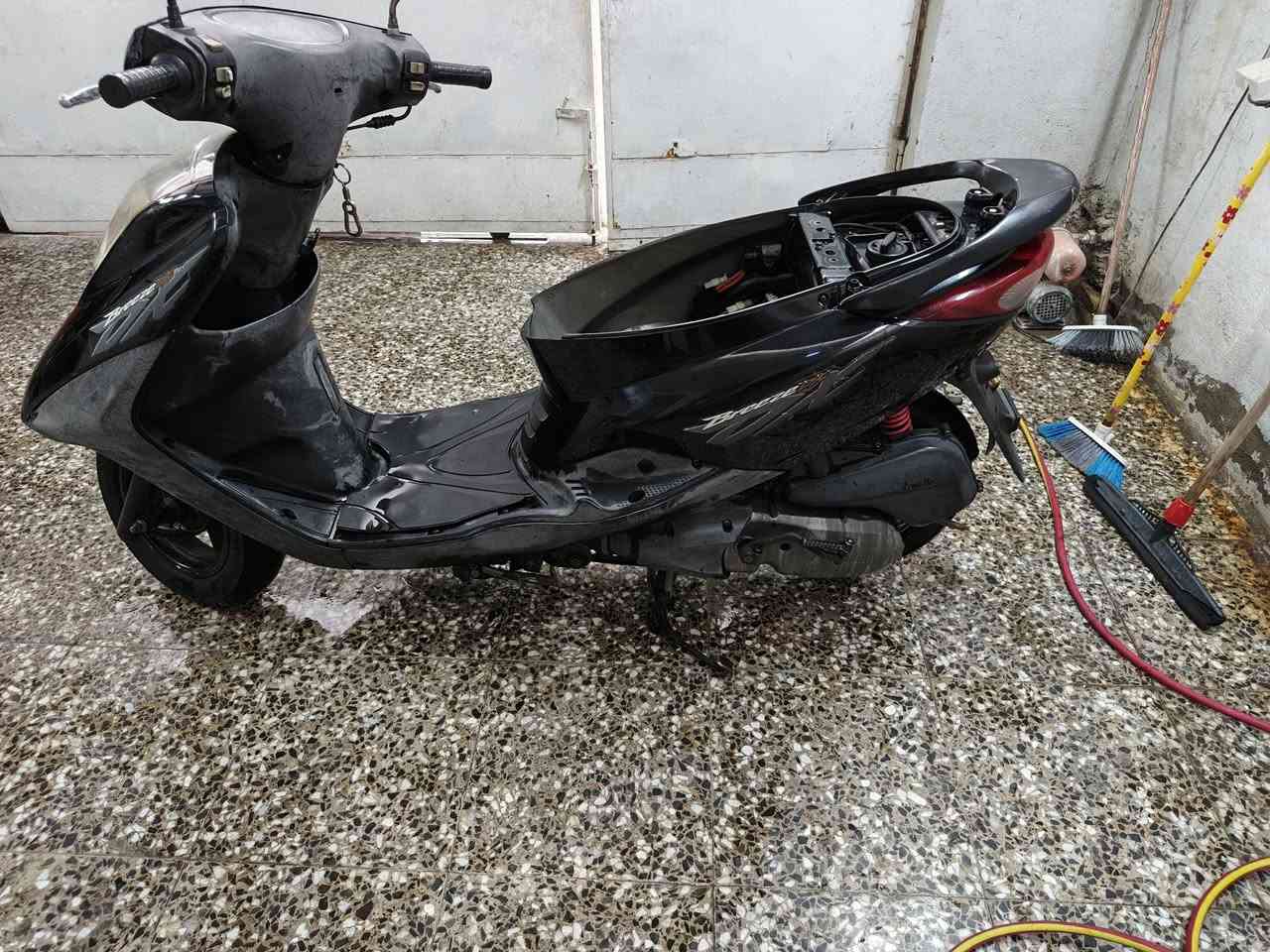 سلام عليكم ابريز فحل لايت ناصي مكفوله كفاله عامه رنبه مختمه برغي ما مفتوح بيها 850 وبيها مجال قليل حك الجيه مكان الدورة ابو الدشير ***********
