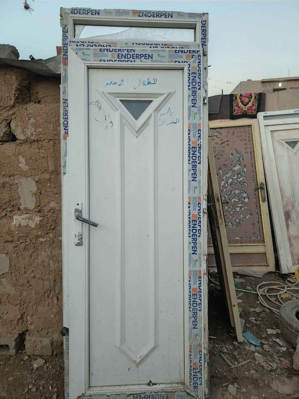 متاح بابين حديد وبابين بلاستك اخو الجديد موصل الايسر حي النتصار ***********
***********
