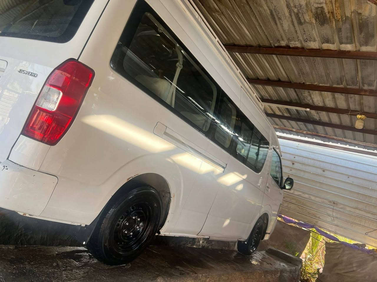 جنبي عالي H2 موديل2017 كير ومحرك واكسن مال هايسه ضربتها مثل الي بالصوره والباقي مباوك بيها وبيها بارد بالباب الاسلايت شي قليل حداديه جاهزه السيارة بأسمي ثاني يوم احولك الرقم بغداد مامتواجد ع فيس فقط ع رقم:*********** السعر:(145) وبيها مجال قليل
