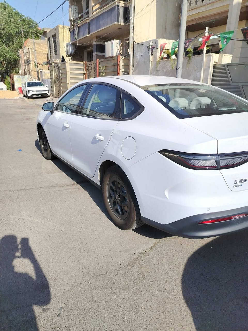 للبيع للبيع
بي واي دي سيل ٥ 
مكفولة كفالة عامة ماشية ١٢ الف
 مواصفات معروفة شاشة كاميرا ويل اسود حساس خلفي تحكمات لد امامي خلفي اوتو هولد بصمة وكارت وشاحن وكاعيات كلة شرط الفحص
 مكان السيارة بغداد
 السعر ١٩٨٥٠ وبيهة مجال 
للاستفسار فقط الاتصال غير متواجد على الفيس 
***********
