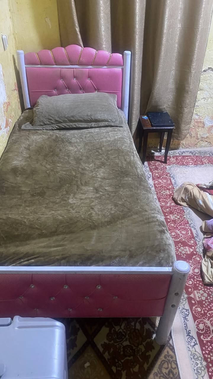 جرابي عدد 3كلهن نفس الشكل السعر الوحده ب 40 المكان البصره القبله للتواصل ***********
