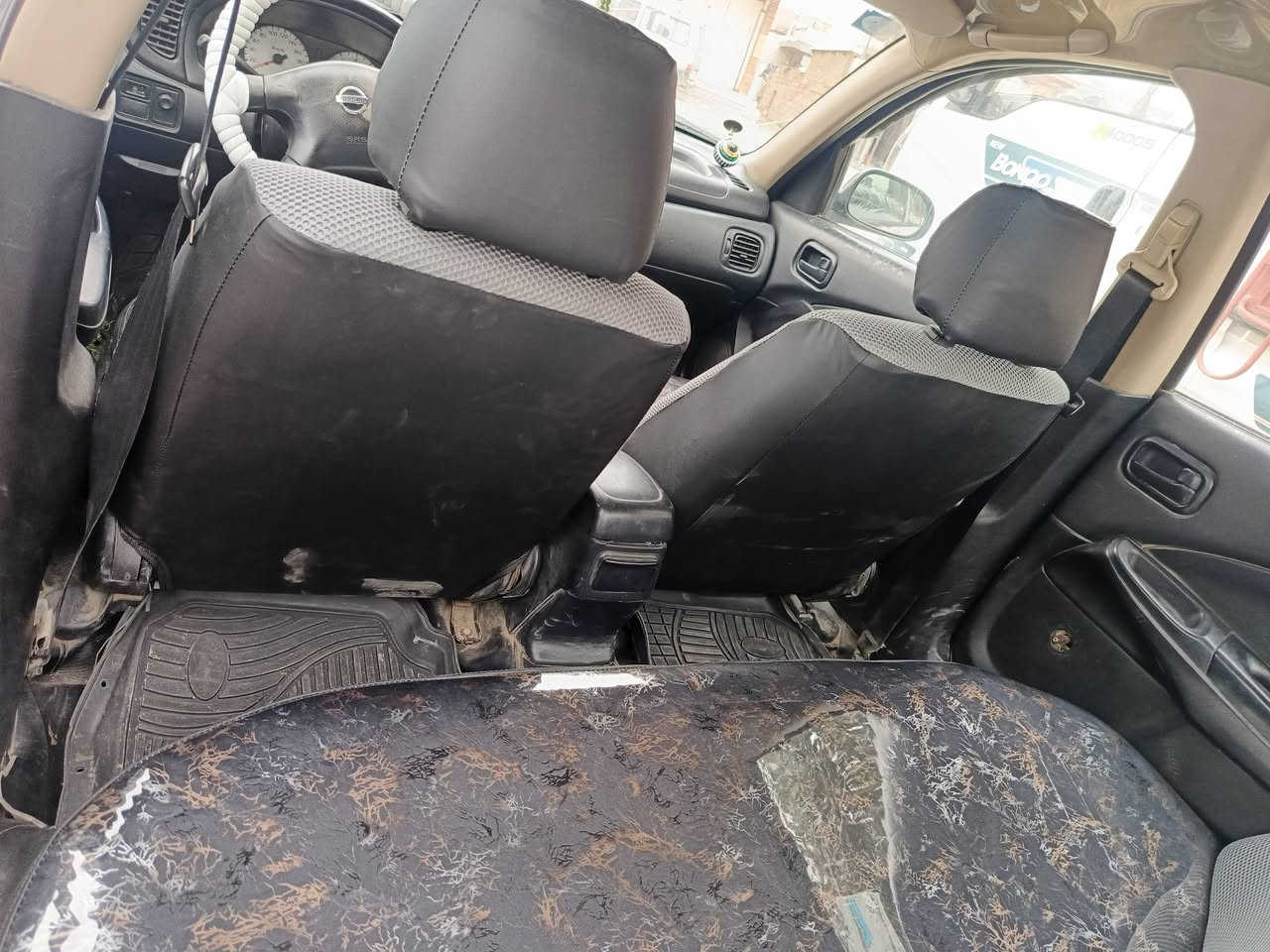 السلام عليكم نيسان سني اللبيع موديل 2005 السياره جاهزه ربع مذب عليها تخم تاير باتري صدر امامي خلفي محرك كير دوشمه جديد السعر 85 وبيها مجال رقم بغداد مكاني بغداد ابواغريب خرنابات الرقم ***********بس  جارده
