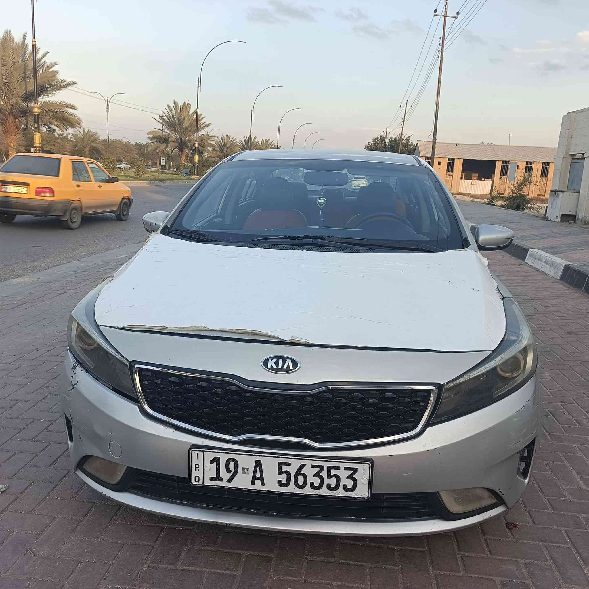 السلام عليكم كيه فورتي موديل 17 كير مكينه حداديه خير من الله ضرر الجاملغ الامامي والباب لغود والشاصي مكفول رقم كربلاء بأسمي السعر 98 ومجال بسيط العنوان كربلاء ***********
