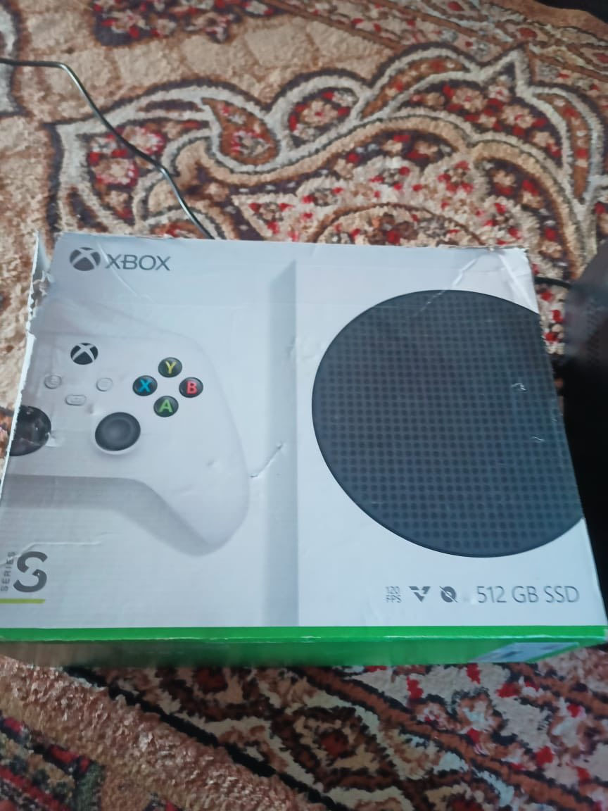 سلام عليكم بلي XBOX سيريس S الجهاز نضيف بعده طك الجيس مستخدم حوالي 3 اسابيع كارتونته كامله وجهازة وياه يده وحده و يو بي اس يطول من ساعة الى نص ساعة الجهاز نضيف ومستخدم قليل جدا وشرط عالفحص تفحص بيدك وتاخذة السعر 350 وبي مجال قليل مكاني الديوانية الرقم ***********
