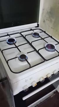 طباخ مستعمل بس نضيف حيل وشرط شغال ما متعوب السعر 110وبي مجال 078291988...