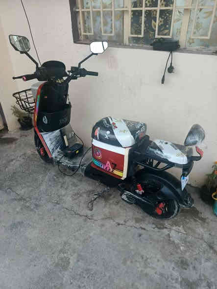 سلام عليكم دراجه شحن  للبيع سعرها 400 داراجه اخت الجديده ماشالله. مابيها مابشتغل كلها شغاله  مكاني ديالئ بعقوبه تحرير  الستفسار اتصال برقم ***********
