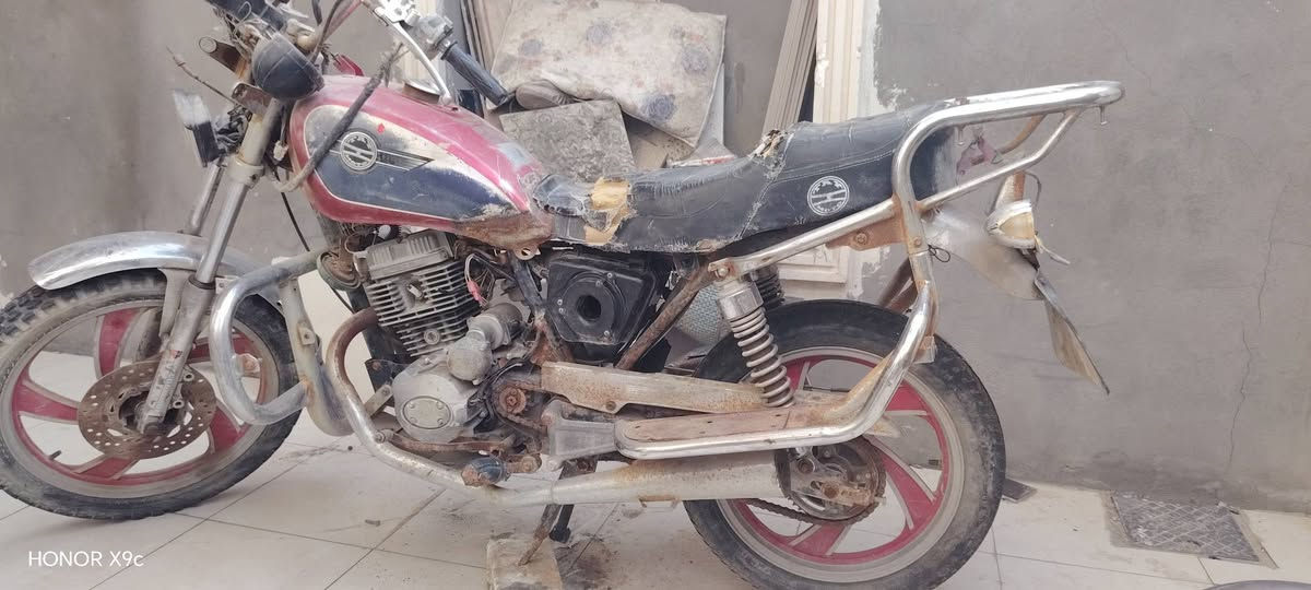 السلام عليكم جونده للبيع رقم اسود صدامي فحص مؤقت ابيع عله الوضعيه الدراجه شغاله وعالفحص موديل 2009 السعر 350 والشراي بي خير ويدلل ***********
