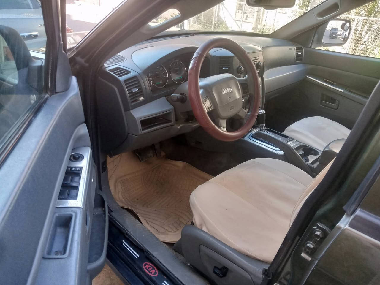 سلام عليكم سياره جيب شيروكي امراوس مارسدس الرقم ولستفسار *********** بيع او مراوس
