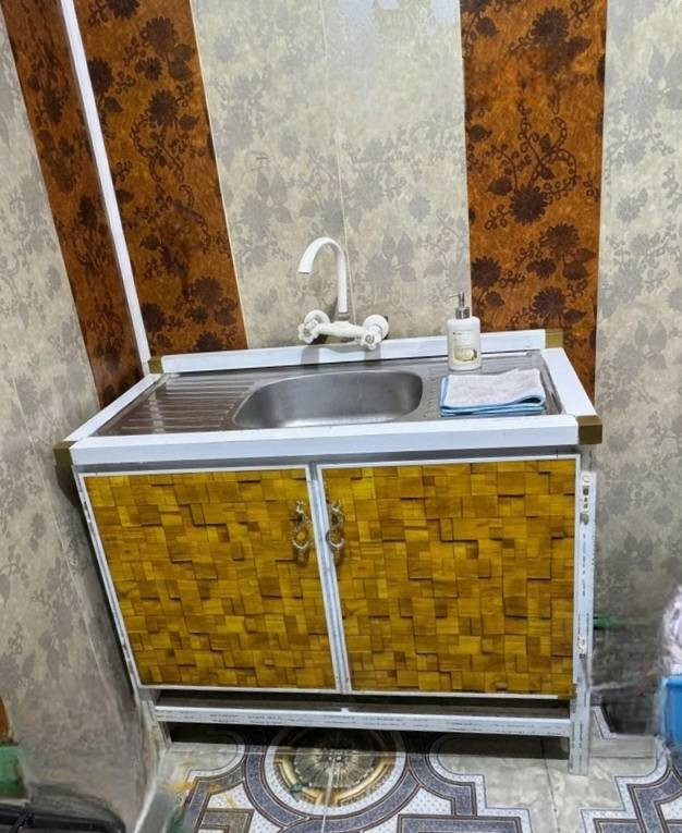 اثاث مستعمل للبيع نضافته ١٠٠% للتواصل  ***********
