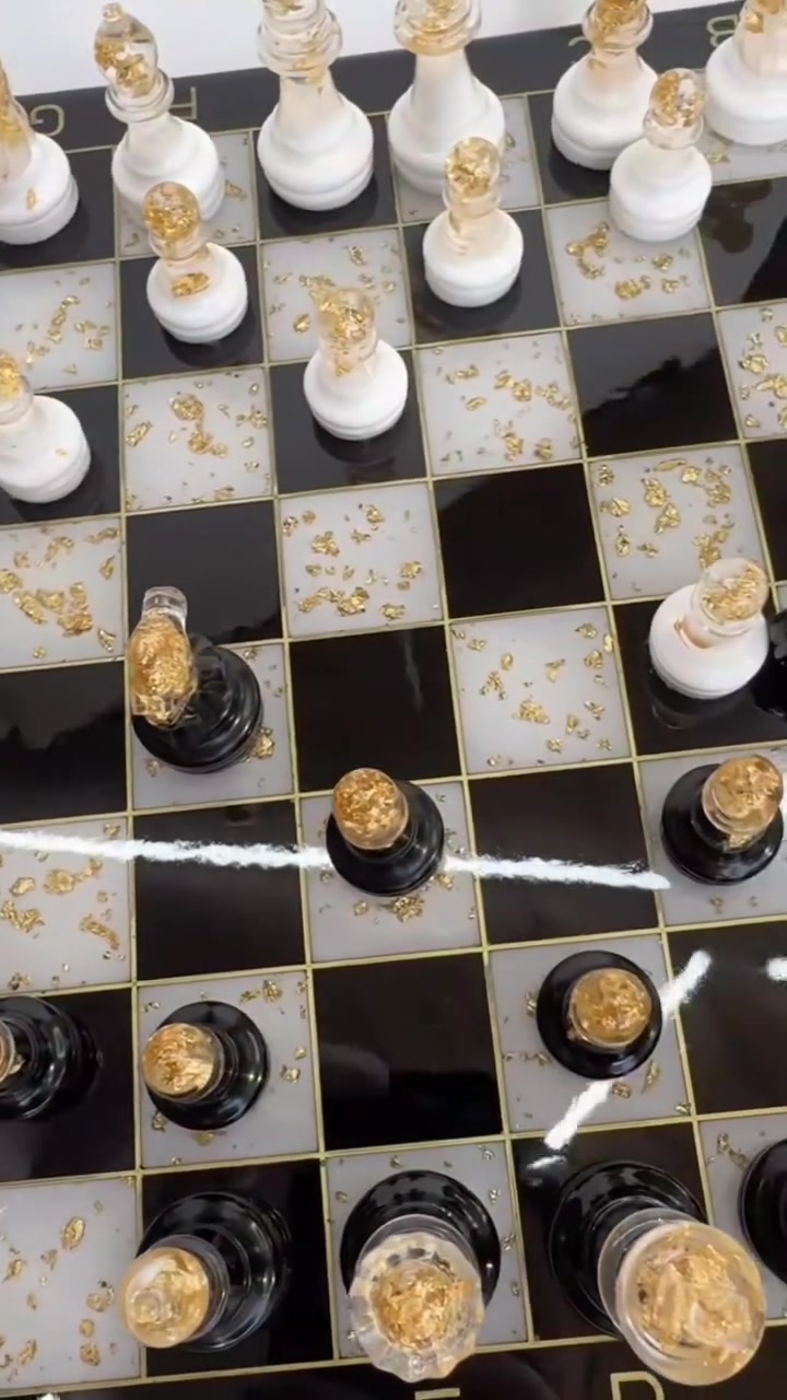 ملك، وزيرة، وحرب ذكاء صامتة.. بس هالمرة بلمسة فنية ما بتشبه غيرك! ✨♟️
​لكل عشاق الشطرنج والقطع الفنية المميزة، جيناكم بـ شطرنج الريزن المصنوع يدوياً بكل حب وإتقان.
​هاد مش مجرد لوح ألعاب، هاد قطعة ديكور فخمة بتضيف لمسة سحرية لبيتك أو مكتبك، وبترفع مستوى التحدي بجلساتك مع الأصدقاء.
​شو اللي بيجعل شطرنج الريزن تبعنا مميز؟
​صنع يدوي بالكامل (Handmade): كل قطعة هي نسخة فريدة من نوعها ومستحيل تتكرر بالملي.
​خيارات ألوان لا نهائية: بنمزج الألوان، الجليتر، ورق الذهب والفضة، أو حتى تأثيرات الرخام والدخان حسب ذوقك الخاص.
​متانة وجودة عالية: ريزن نقي، مقاوم للكسر، وبلمعة زجاجية بتخطف العين.
​هدية مثالية: فكرة فخمة ومبتكرة بتبهر فيها أي شخص غالي عليك بيفهم بالتميز.
​📥 التفصيل حسب الطلب: اختار ألوانك المفضلة وتواصل معنا عبر رسائل الصفحة لتصميم طقم الشطرنج الخاص فيك!
​🚚 متوفر التوصيل لكافة المناطق.

​#شطرنج #ريزن #أعمال_يدوية #شطرنج_ريزن #ديكور_فخم #هدايا_ميزة #صنع_بحب #فن_الريزن #العاب_ذكاء #قطع_فنية #شطرنج_تايم #ResinArt #ChessSet #HandmadeChess #ResinChess #CustomMade
@الجميع


**إذا كنت صاحب هذا الإعلان وتريد حذفه لأي سبب، رجاءا أرسل رسالة إلى الدعم الفني**