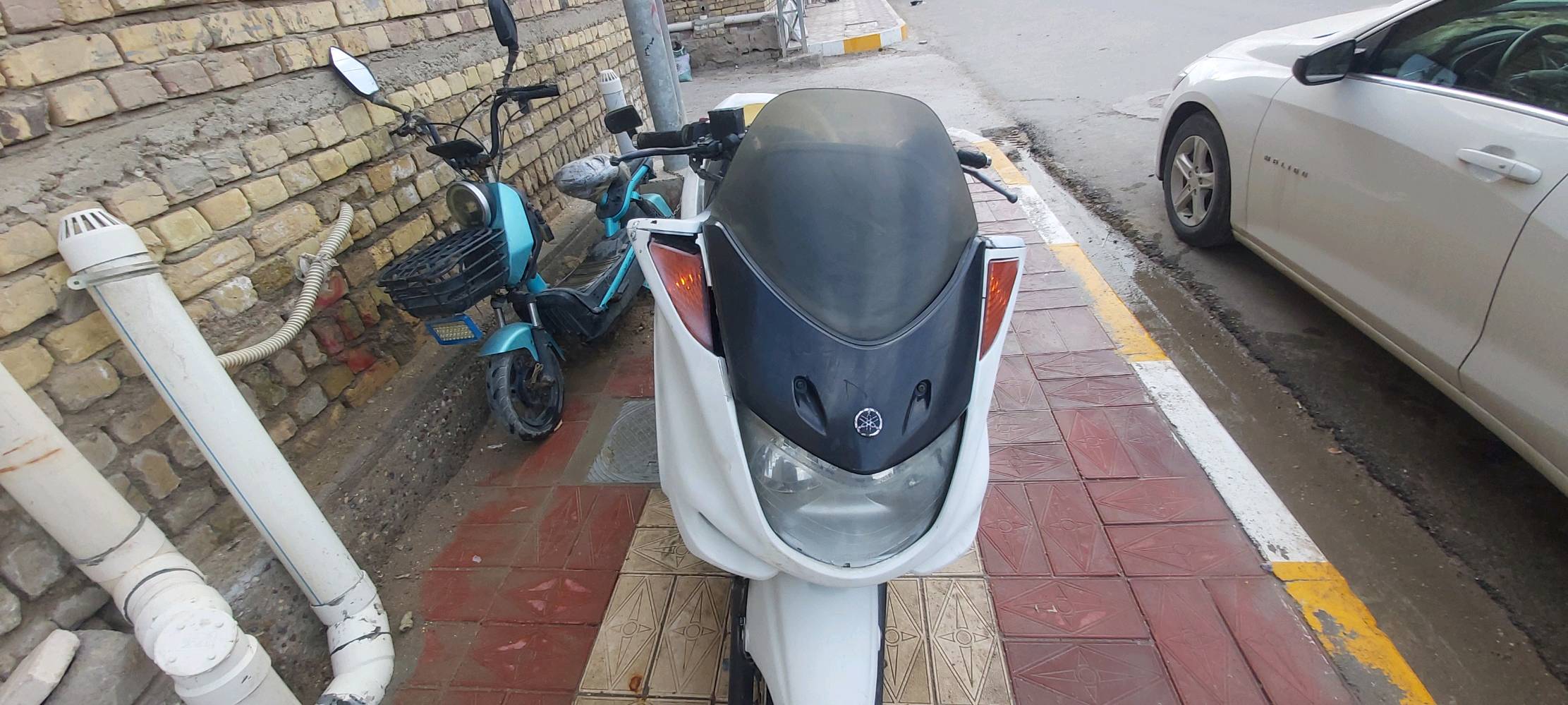 دراجة ماجستك دبل رون  ابيع كوم حديد 
قبل شهرين مجفته وبدلت سلف بس اخر عطل صار بيه خرطه بالكرنك ما يعشق  وي سلف علمود  يشغله وتركته وبالنسبة كهربياته  شغاله وتواير جدد مجرد إعادة تصليح من جديد ومحتاجه  دواشمه ترجع طبيعيه ولي حاب يصلحه او مواد احتياطه بالنسبه اذا كنت مصلح 
عنوان/ ذي قار / سوق الشيوخ 